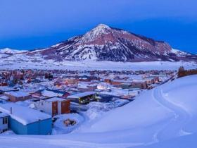 冰天雪地孕育金山银山