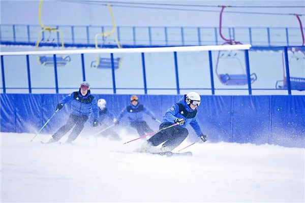 成都融创雪世界室内滑雪场