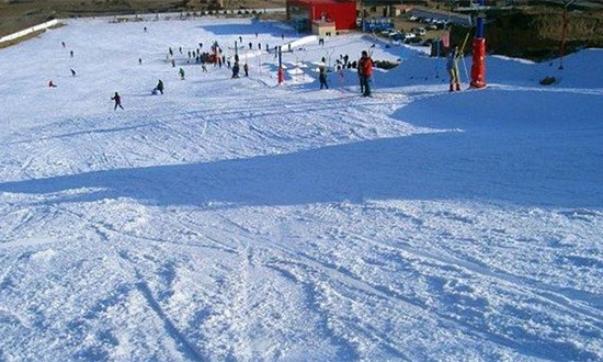 山西大同卧龙山滑雪场