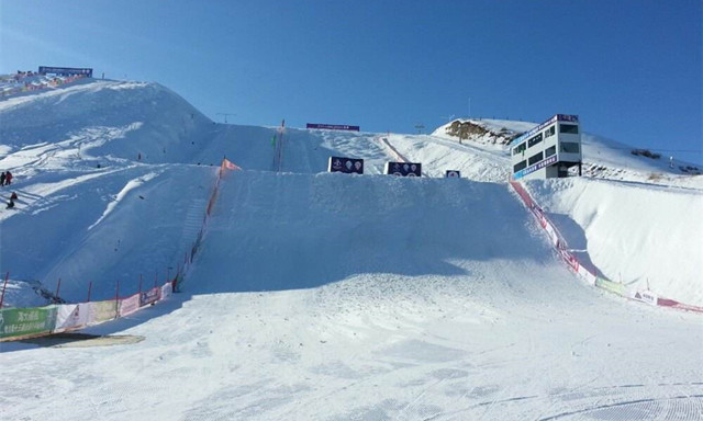 新疆克拉玛依天山滑雪场