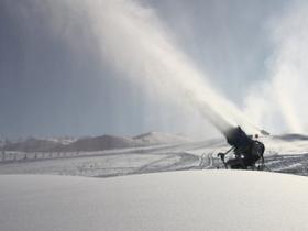 经营滑雪场为什么要使用造雪机？