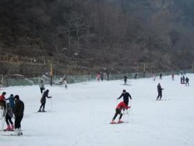 河南新乡万仙山郭亮滑雪场