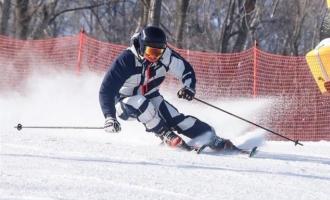 自由式滑雪障碍追逐项目的技术特点是什么？