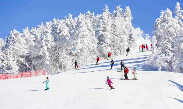 北大湖滑雪度假区深受滑雪爱好者欢迎