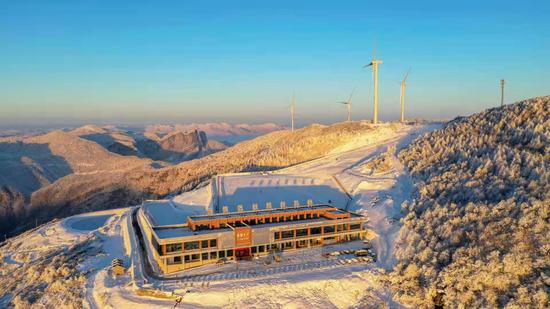 五峰国际滑雪场3