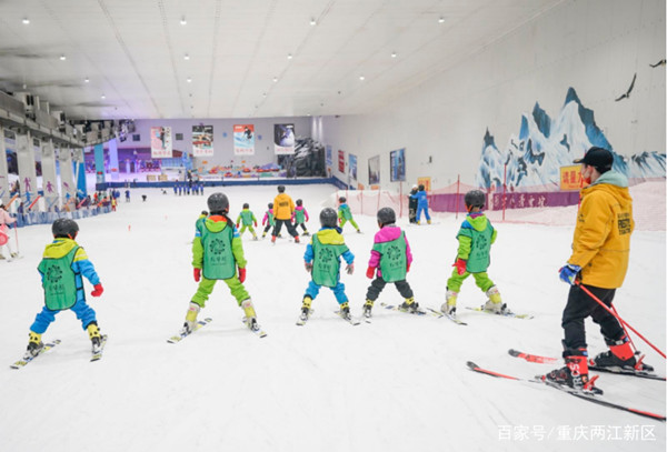 重庆际华园滑雪馆内