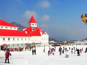 西岭雪山滑雪场的海拔有多高？