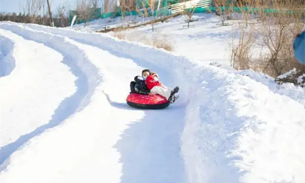 户外滑雪场